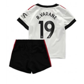 Manchester United Raphael Varane #19 kläder Barn 2022-23 Bortatröja Kortärmad (+ korta byxor)